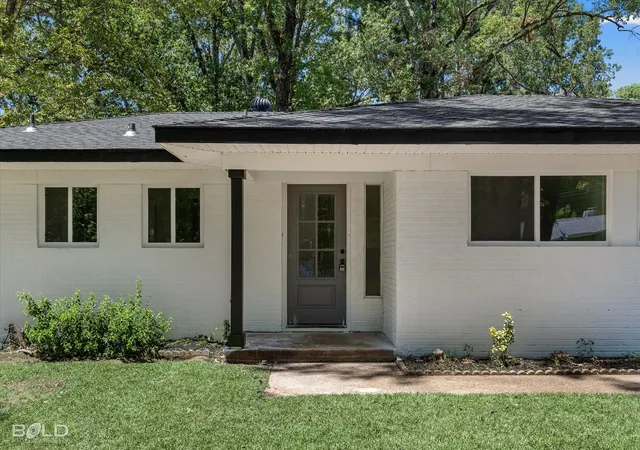 Photo 2 of Single family home for sale at 18 Lake Forest, Shreveport, LA 71109 | MLS# 21353854 | Listing updated on 2026-09-27
