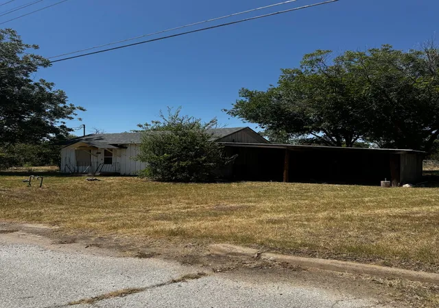 Photo 2 of Single family home for sale at 809 N Avenue F, Olney, TX 76374 | MLS# 21358858 | Listing updated on 2026-08-17