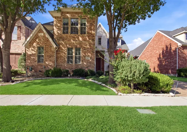 Photo 2 of Single family home for sale at 6925 Medallion Dr, Plano, TX 75024 | MLS# 21361144 | Listing updated on 2026-08-30
