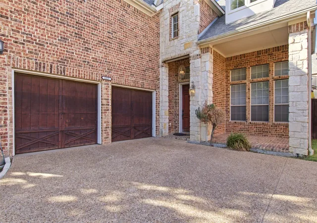 Photo 3 of Single family home for sale at 6925 Medallion Dr, Plano, TX 75024 | MLS# 21361144 | Listing updated on 2026-10-03