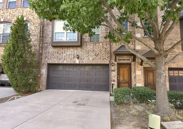 Photo 2 of Townhouse for sale at 1504 Fox Run Dr, Irving, TX 75063 | MLS# 21361139 | Listing updated on 2026-08-16