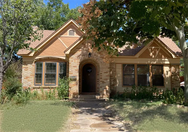 Photo 1 of Sale Pending at 3915 Meadowbrook Dr, Fort Worth, TX 76103 | MLS# 21361005 | Listing updated on 2026-08-25