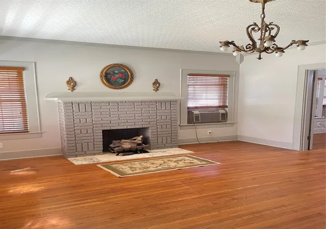 Photo 2 of Sale Pending at 3915 Meadowbrook Dr, Fort Worth, TX 76103 | MLS# 21361005 | Listing updated on 2026-08-25