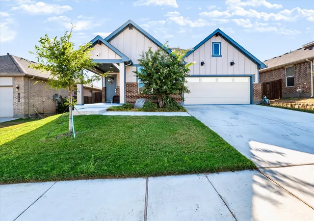 Photo 1 of Single family home for sale at 2220 Redwing Dr, Denton, TX 76205 | MLS# 21358143 | Listing updated on 2026-08-20