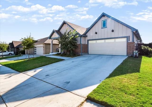 Photo 2 of Single family home for sale at 2220 Redwing Dr, Denton, TX 76205 | MLS# 21358143 | Listing updated on 2026-08-20