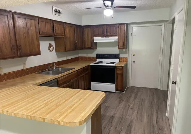 Photo 3 of Townhouse for sale at 810 Clarissa Pl, Garland, TX 75040 | MLS# 21361173 | Listing updated on 2026-08-16