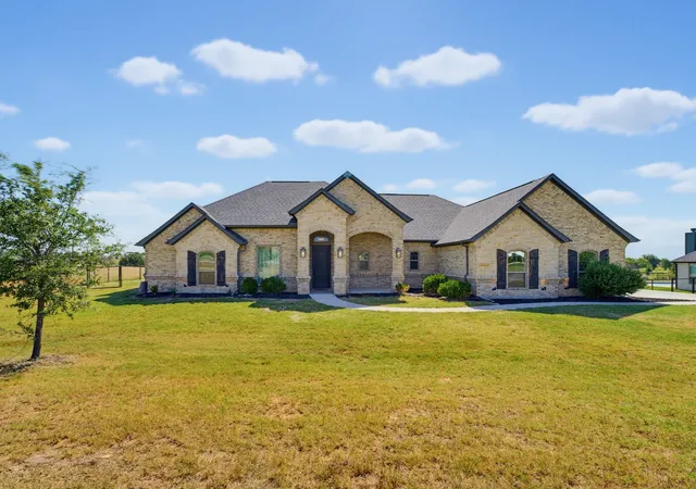 Photo 1 of Single family home for sale at 139 Bluff Ridge Ct, Paradise, TX 76073 | MLS# 21353073 | Listing updated on 2026-08-18