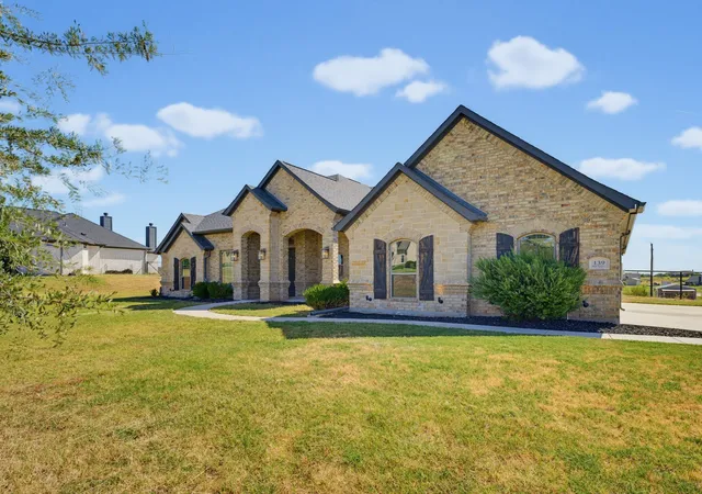 Photo 2 of Single family home for sale at 139 Bluff Ridge Ct, Paradise, TX 76073 | MLS# 21353073 | Listing updated on 2026-08-18