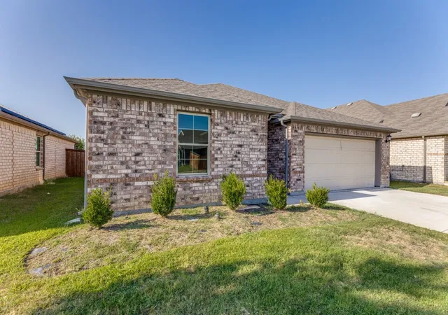 Photo 2 of Single family home for sale at 620 Bronze Forest Dr, Fort Worth, TX 76131 | MLS# 21361194 | Listing updated on 2026-10-02