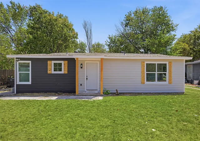 Photo 1 of Sale Pending at 2841 Langston, Fort Worth, TX 76105 | MLS# 21361207 | Listing updated on 2026-08-28
