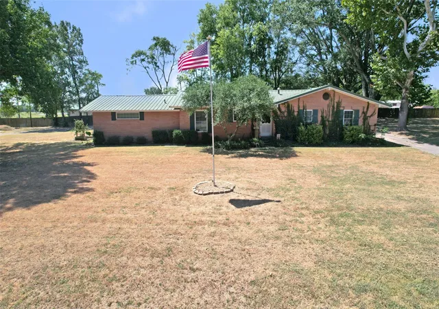 Photo 1 of Single family home for sale at 111 E Oak St, Yantis, TX 75497 | MLS# 21359993 | Listing updated on 2026-08-17