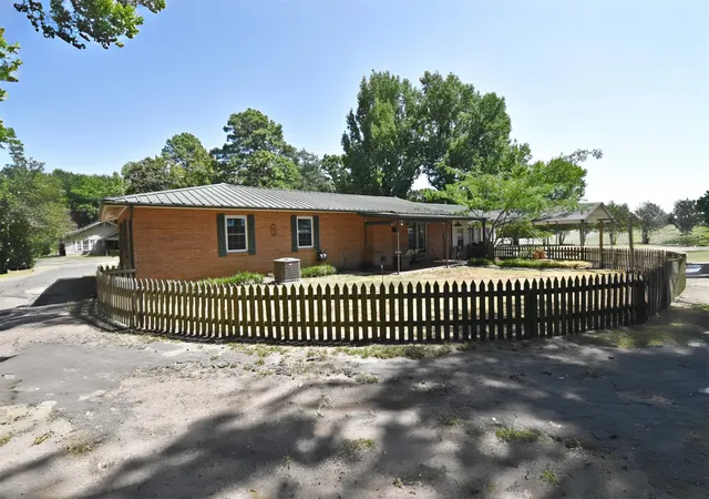 Photo 2 of Single family home for sale at 111 E Oak St, Yantis, TX 75497 | MLS# 21359993 | Listing updated on 2026-08-17