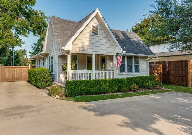 Photo 1 of Single family home for sale at 2515 Abrams Rd, Dallas, TX 75214 | MLS# 21361209 | Listing updated on 2026-10-04