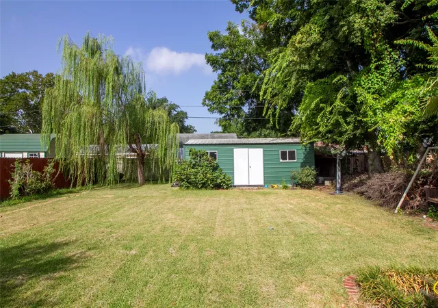 Photo 2 of Single family home for sale at 1529 Debra St, Bossier City, LA 71111 | MLS# 21361223 | Listing updated on 2026-08-16