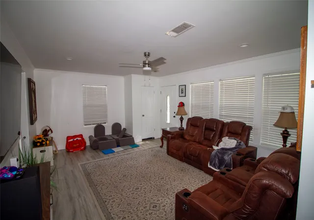 Photo 4 of Single family home for sale at 1529 Debra St, Bossier City, LA 71111 | MLS# 21361223 | Listing updated on 2026-08-16