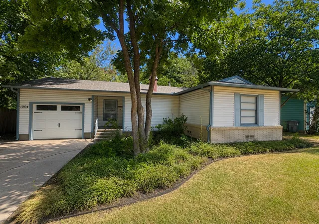 Photo 1 of Single family home for sale at 1004 Cordell St, Denton, TX 76201 | MLS# 21357350 | Listing updated on 2026-08-17