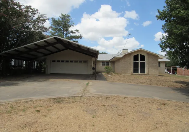 Photo 1 of Sale Pending at 423 W Anders St, Marlin, TX 76661 | MLS# 21359248 | Listing updated on 2026-08-20