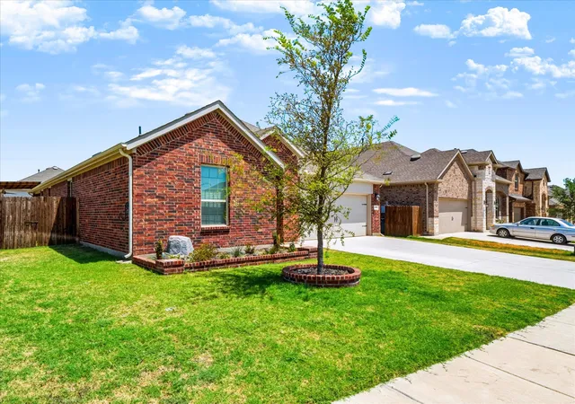 Photo 3 of Single family home for sale at 11203 Hawks Landing Dr, Aubrey, TX 76227 | MLS# 21360944 | Listing updated on 2026-10-07