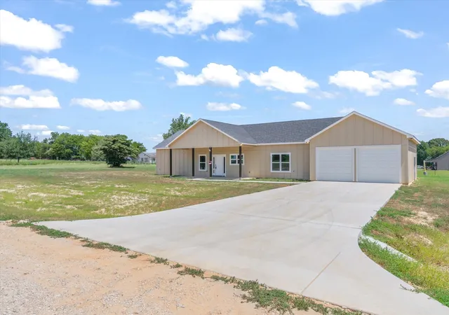 Photo 3 of Single family home for sale at 135 Private Road 5111, Grand Saline, TX 75103 | MLS# 21359490 | Listing updated on 2026-10-07