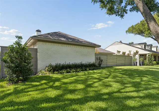 Photo 3 of Single family home for sale at 1321 Chesterton Dr, Richardson, TX 75080 | MLS# 21361283 | Listing updated on 2026-10-08