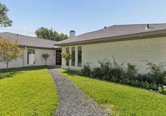 Photo 3 of Single family home for sale at 1321 Chesterton Dr, Richardson, TX 75080 | MLS# 21361283 | Listing updated on 2026-10-08