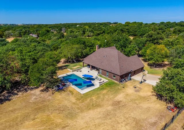 Photo 2 of Single family home for sale at 391 Sandpiper Dr, Weatherford, TX 76088 | MLS# 21354872 | Listing updated on 2026-08-17