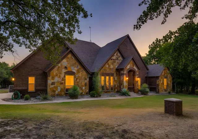 Photo 3 of Single family home for sale at 391 Sandpiper Dr, Weatherford, TX 76088 | MLS# 21354872 | Listing updated on 2026-08-17