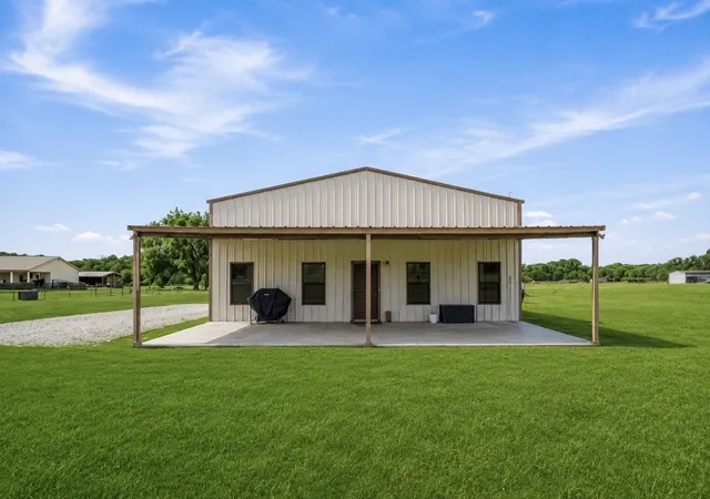 Photo 1 of Single family home for sale at 1001 Marigold Ct, Granbury, TX 76049 | MLS# 21361295 | Listing updated on 2026-08-19