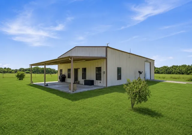 Photo 2 of Single family home for sale at 1001 Marigold Ct, Granbury, TX 76049 | MLS# 21361295 | Listing updated on 2026-08-19