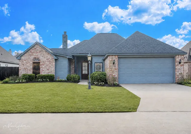 Photo 1 of Single family home for sale at 247 Olympia Dr, Shreveport, LA 71106 | MLS# 21361332 | Listing updated on 2026-08-28