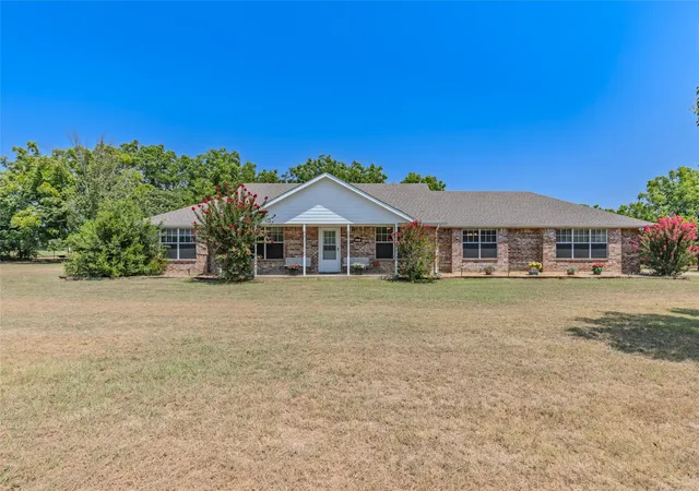 Photo 1 of Single family home for sale at 4886 White Rock, Lone Oak, TX 75453 | MLS# 21361159 | Listing updated on 2026-08-18