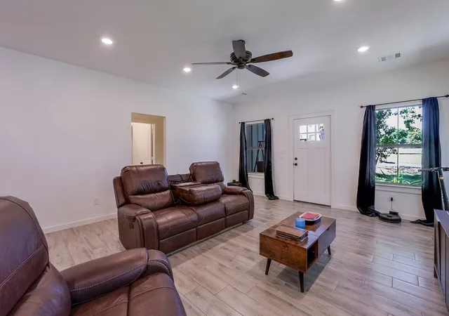 Photo 3 of Single family home for sale at 305 W 5th St, Maypearl, TX 76064 | MLS# 21361389 | Listing updated on 2026-09-24