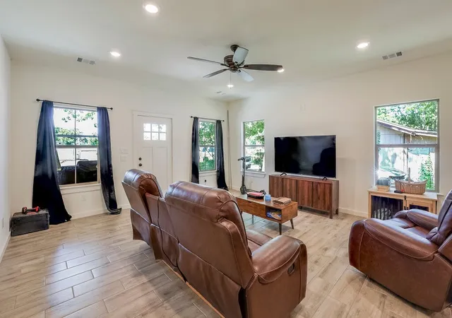 Photo 4 of Single family home for sale at 305 W 5Th St, Maypearl, TX 76064 | MLS# 21361389 | Listing updated on 2026-09-24