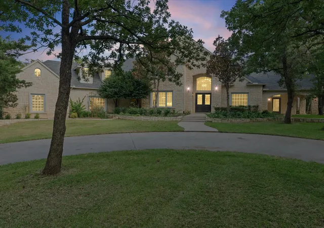 Photo 1 of Single family home for sale at 3105 E Briar Ln, Southlake, TX 76092 | MLS# 21349590 | Listing updated on 2026-08-30