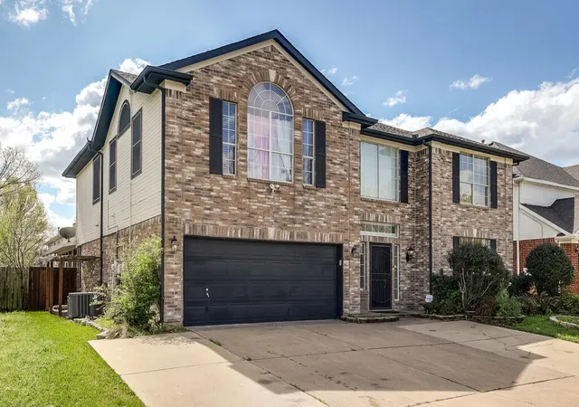 Photo 1 of Single family home for sale at 706 Gentry Dr, Arlington, TX 76018 | MLS# 21361411 | Listing updated on 2026-08-18