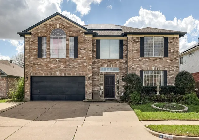 Photo 2 of Single family home for sale at 706 Gentry Dr, Arlington, TX 76018 | MLS# 21361411 | Listing updated on 2026-08-18