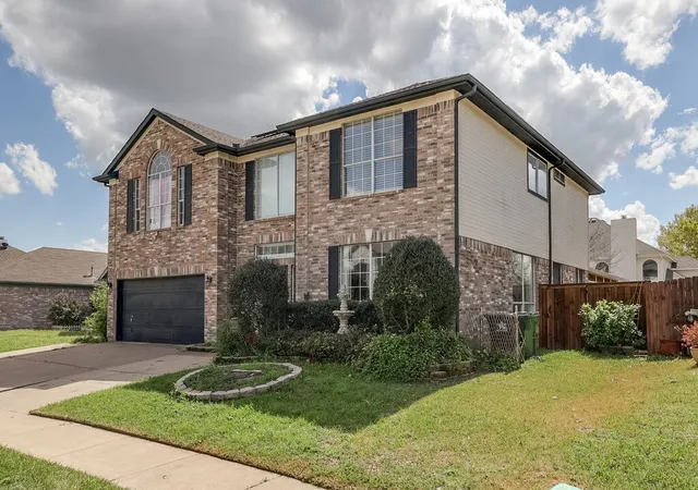 Photo 3 of Single family home for sale at 706 Gentry Dr, Arlington, TX 76018 | MLS# 21361411 | Listing updated on 2026-08-18