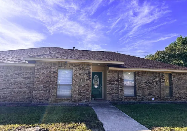 Photo 1 of Single family home for sale at 813 Leslie Ln, Coppell, TX 75019 | MLS# 21361414 | Listing updated on 2026-08-17