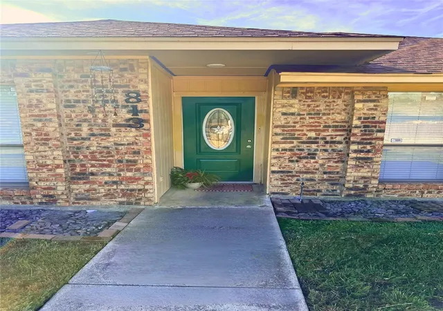 Photo 2 of Single family home for sale at 813 Leslie Ln, Coppell, TX 75019 | MLS# 21361414 | Listing updated on 2026-08-17
