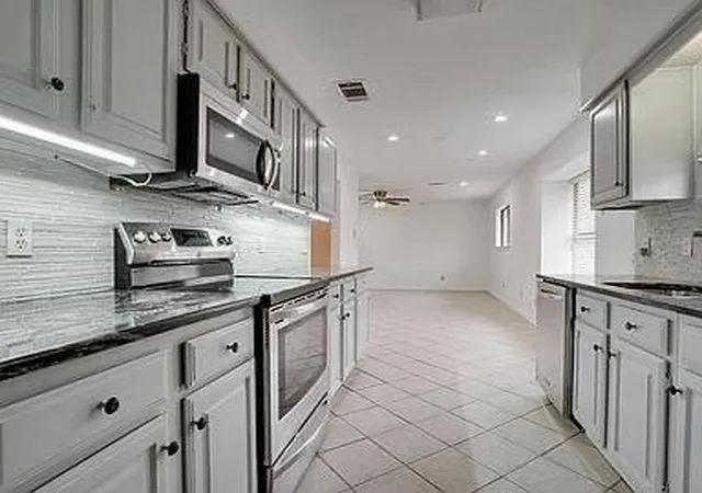 Photo 4 of Single family home for sale at 813 Leslie Ln, Coppell, TX 75019 | MLS# 21361414 | Listing updated on 2026-08-17