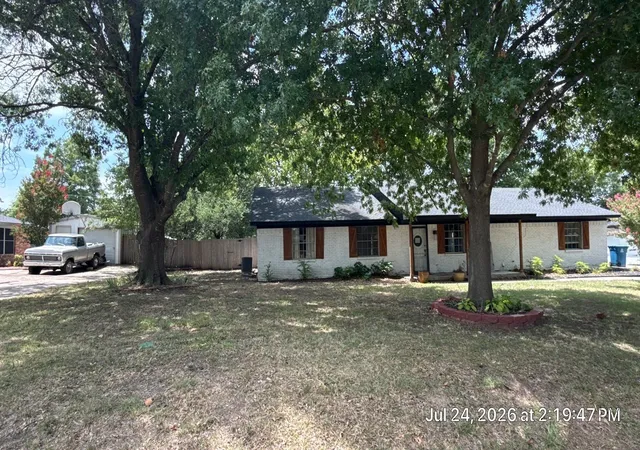 Photo 2 of Single family home for sale at 7 Amity Ln, Rockwall, TX 75087 | MLS# 21359769 | Listing updated on 2026-08-17