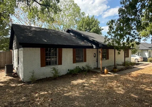 Photo 2 of Single family home for sale at 7 Amity Ln, Rockwall, TX 75087 | MLS# 21359769 | Listing updated on 2026-09-26