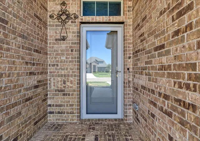 Photo 4 of Single family home for sale at 1402 Pleasanton Rd, Cleburne, TX 76033 | MLS# 21361477 | Listing updated on 2026-08-17
