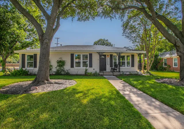 Photo 1 of Sale Pending at 2200 N 52nd St, Waco, TX 76710 | MLS# 21361473 | Listing updated on 2026-09-27