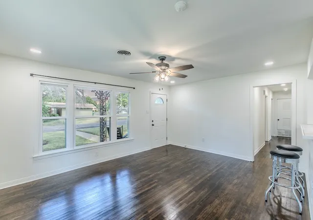 Photo 2 of Sale Pending at 2200 N 52nd St, Waco, TX 76710 | MLS# 21361473 | Listing updated on 2026-09-27