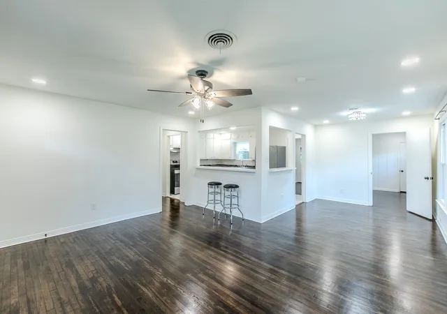 Photo 3 of Sale Pending at 2200 N 52nd St, Waco, TX 76710 | MLS# 21361473 | Listing updated on 2026-09-27