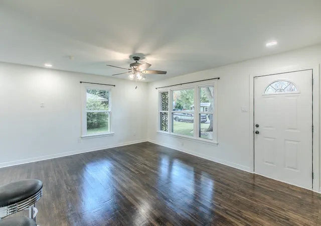 Photo 4 of Sale Pending at 2200 N 52Nd St, Waco, TX 76710 | MLS# 21361473 | Listing updated on 2026-09-27