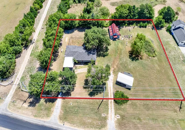 Photo 3 of Single family home for sale at 2403 State Hwy 78 S, Farmersville, TX 75442 | MLS# 21329898 | Listing updated on 2026-08-20