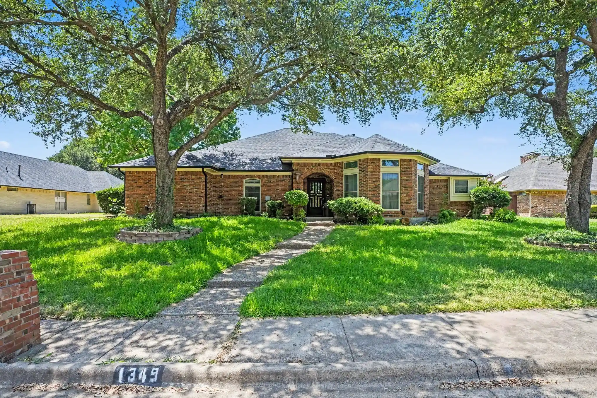 Photo 1 of Single family home for sale at 1349 Mantlebrook Dr, De Soto, TX 75115 | MLS# 21359372 | Listing updated on 2026-10-27