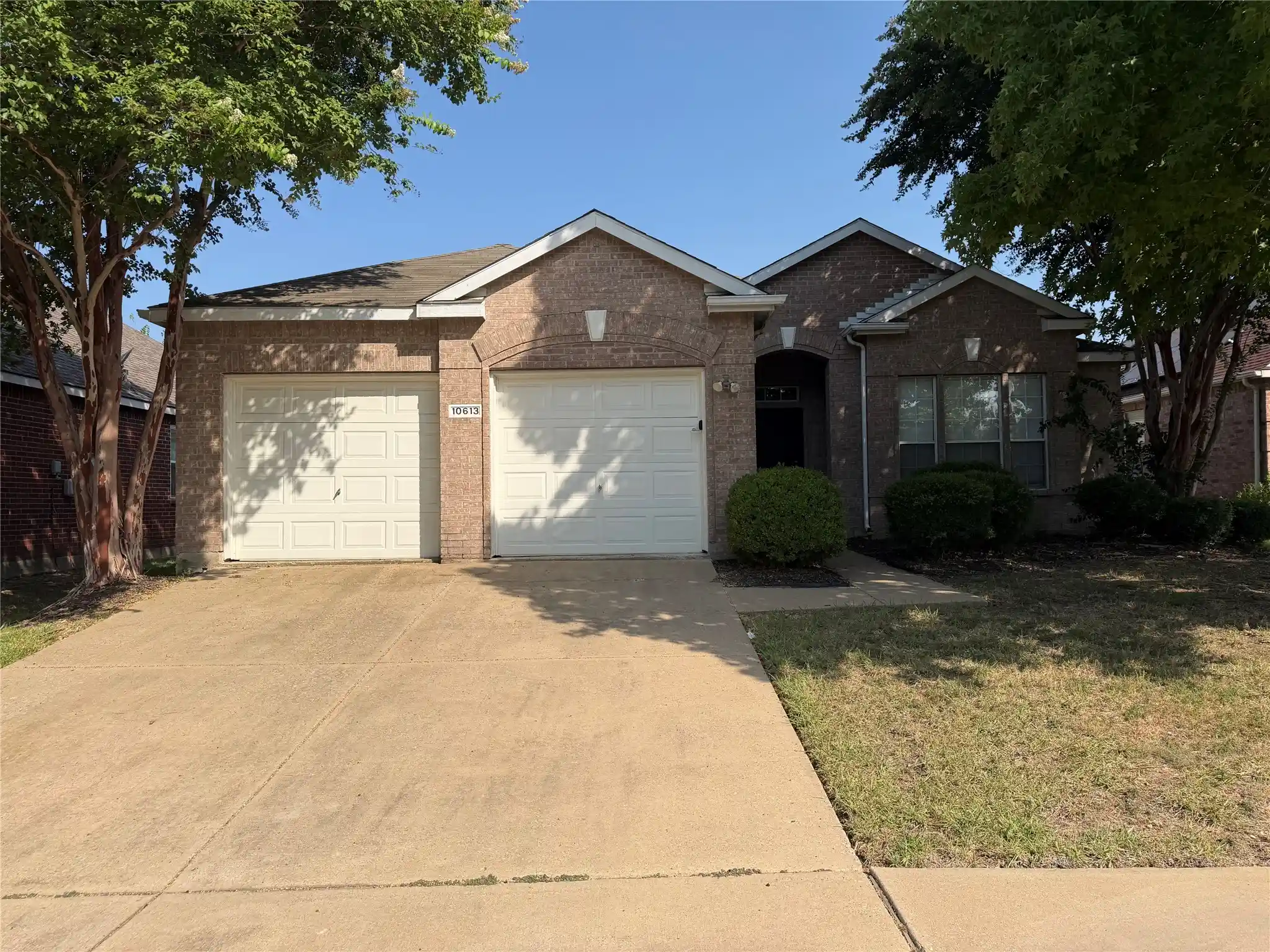 Single family home for sale at 10613 Lansdowne Ln, Rowlett, TX 75089 | MLS# 21361533